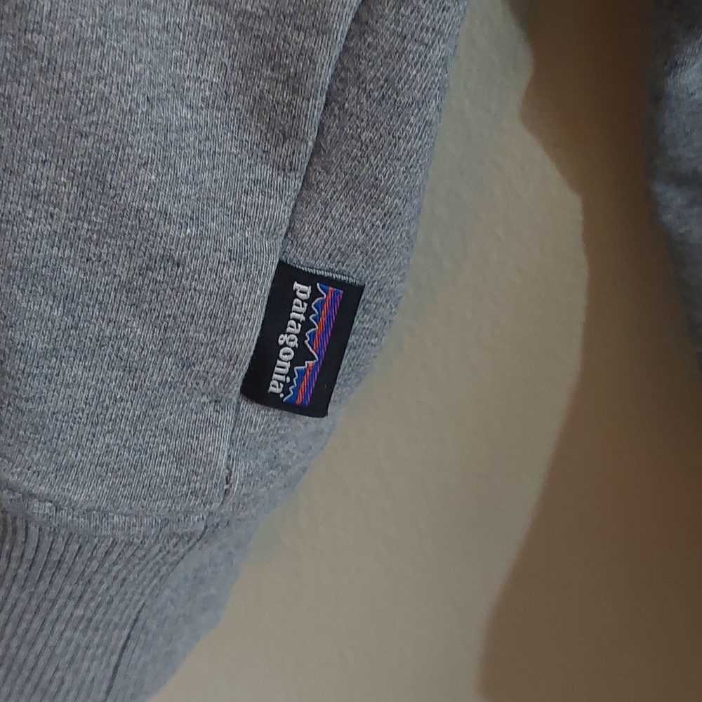 Patagonia Light Gray Crewneck Men's Sweater - Picture 5 of 5